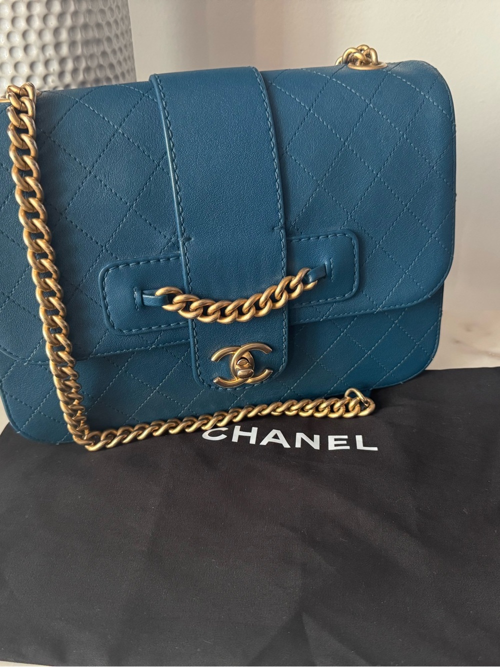 CHANEL Blue Quilted Leather Crossbody with Gold Chain - Picture 2 of 6